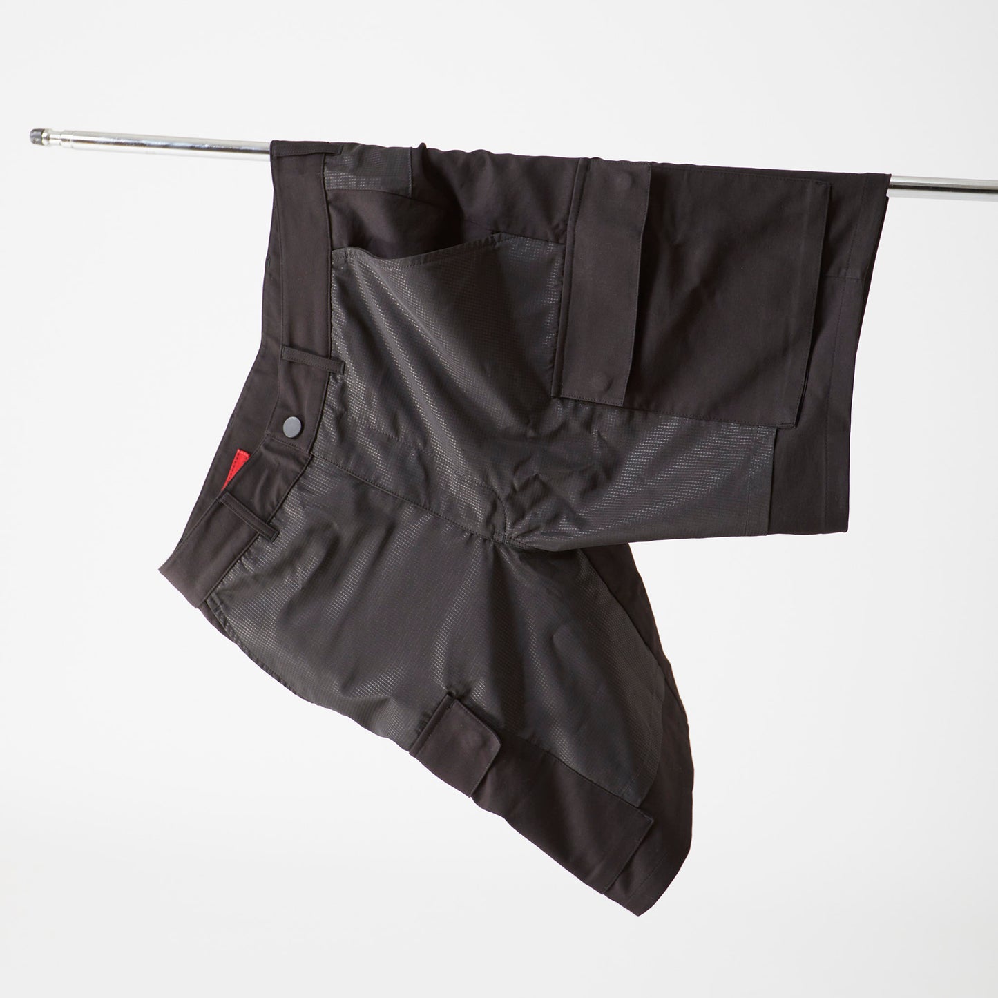 Fablecycle cargo commuter shorts: hanging