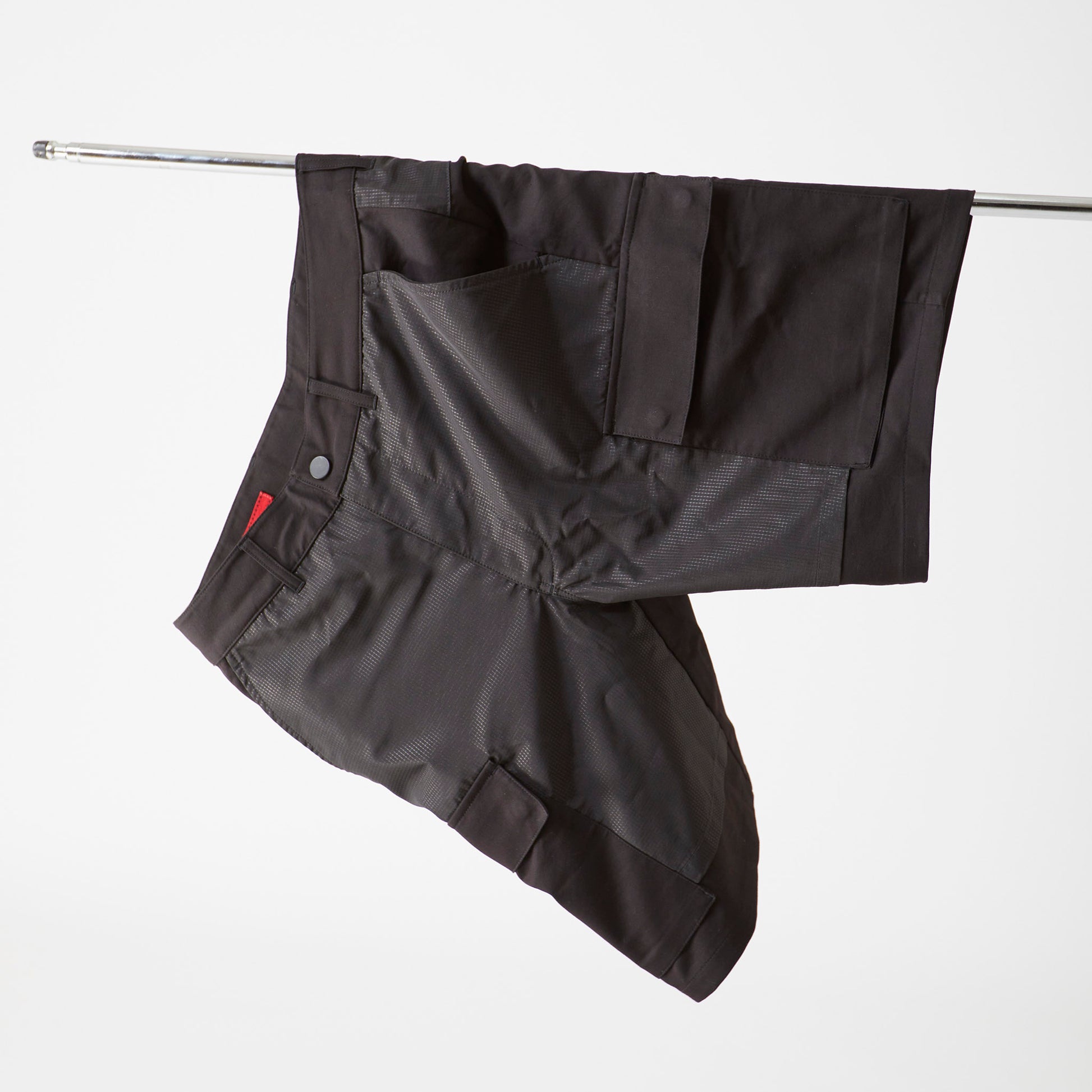 Fablecycle cargo commuter shorts: hanging
